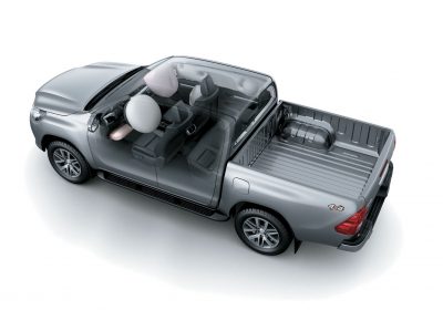 7 Airbags: Frontales y laterales para el conductor y el acompañante, de rodilla para el conductor y de cortina en ambos lados.