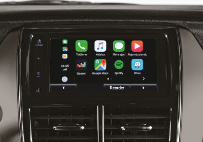 Audio con pantalla táctil LCD de 7" con conectividad Apple CarPlay® y Android Auto®.